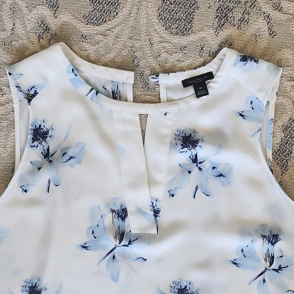 Ann Taylor Shell - Picture 2 of 2